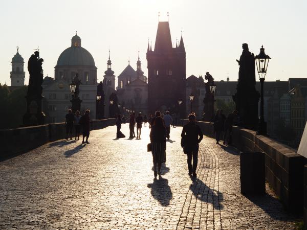 Morgenstimmung auf der Karlsbrücke in Prag