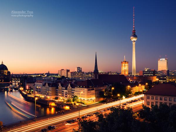 Berlin - Skyline / Alexanderplatz bei Nacht