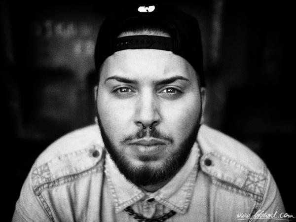 :.. DJ PORTRAIT ::.
