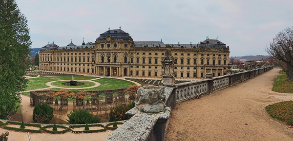 Residenz-Würzburg-Panorama-hdr-art-1920.jpg