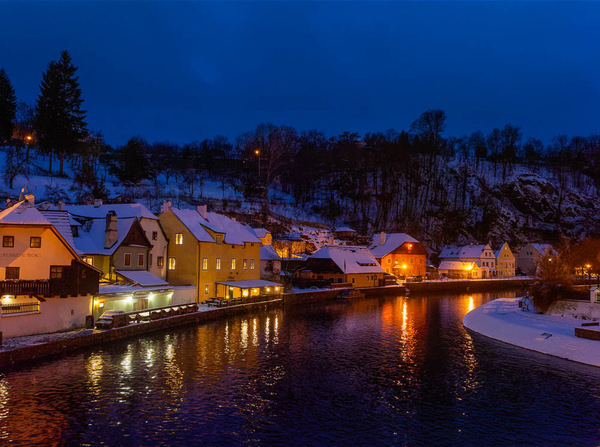 Blaue Stunde an der Moldau