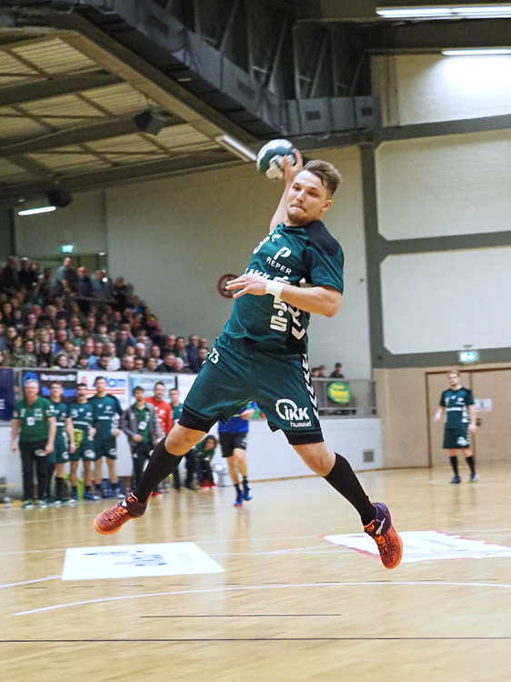 1336961153_Handball_Serie-3(7).thumb.jpg.2bb859ca3b6aa56915f14b83a1e635af.jpg