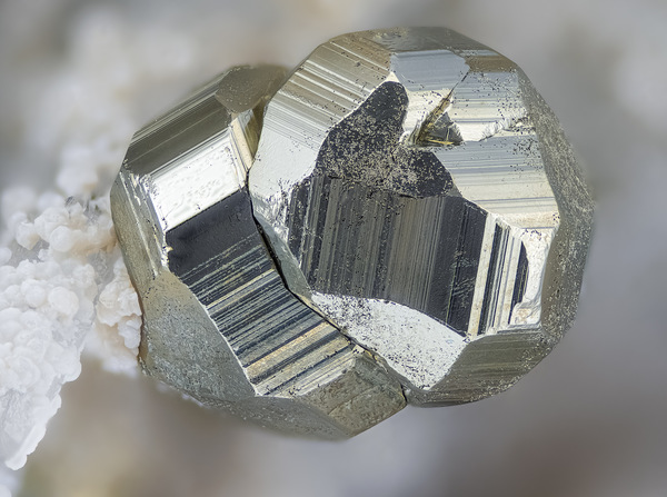 03_Pyrit-of-Quarz_Huanzala-Mine_Peru_Semiplan6-3_4LED.jpg