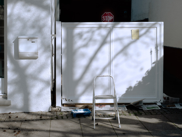 .: WHITE :.