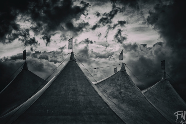 :.. FIVE FLAGS ..: