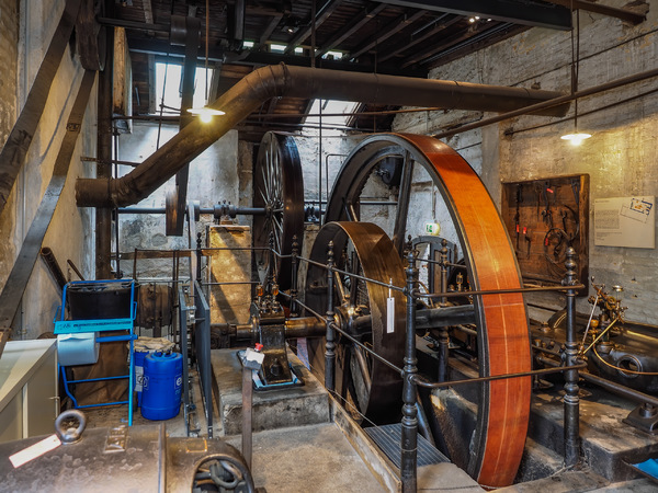 Tuchfabrik Müller: Schwungrad Antrieb Transmission