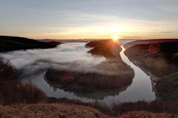 halb im Nebel