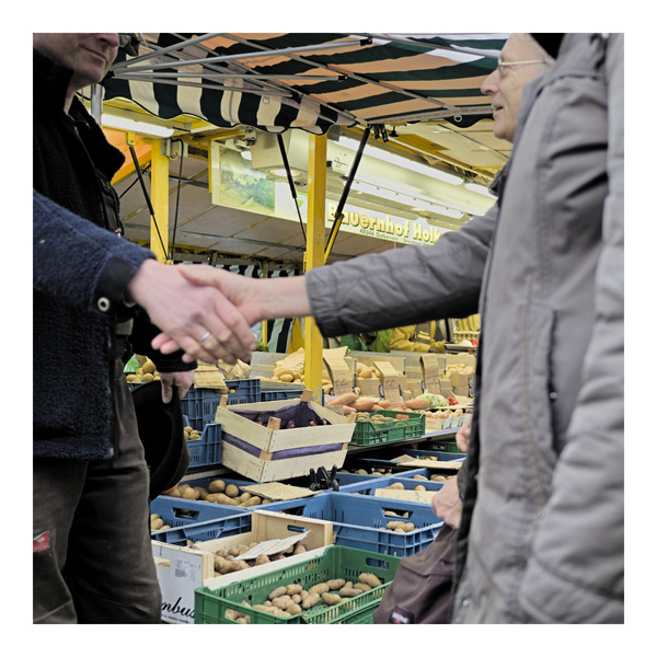 Auf dem Markt I: Der Handschlag