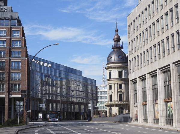 Stadthausbrücke am Mittag