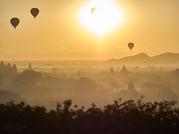 Ballone über Bagan