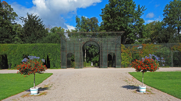 Laubengänge zur Orangerie