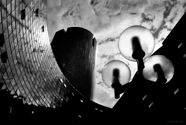 Nacht in La Defense-Paris.jpg