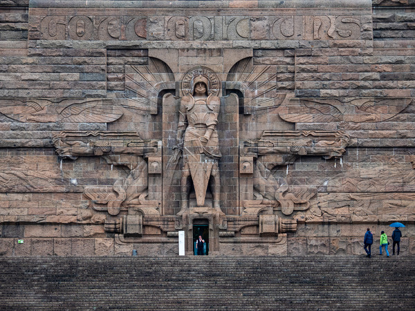 Eingang zum Völkerschlachtdenkmal in Leipzig