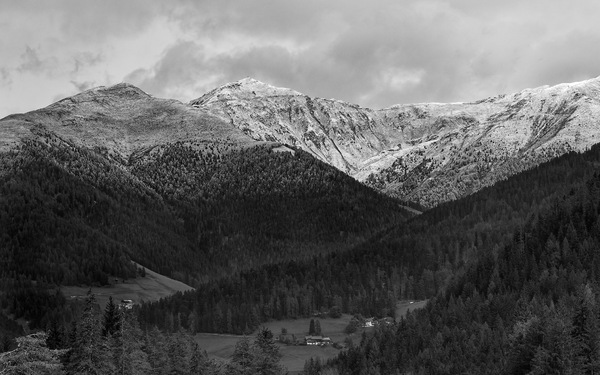 Blick vom Toblacher See auf das Toblacher Pfannhorn