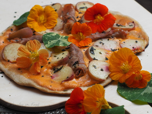 August_2023_Flammkuchen_Primoplan_1,9_75.jpg