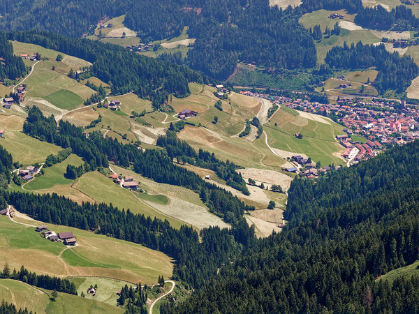 Blick auf Sarntheim von der Hohe Reisch