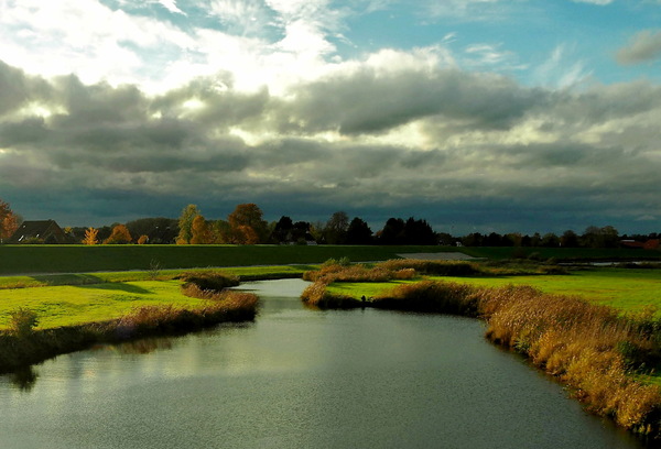 Deichlandschaft mit Angler