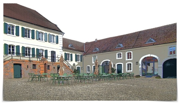Jagdschloß Karlsbrunn-Innenhof-01.jpg