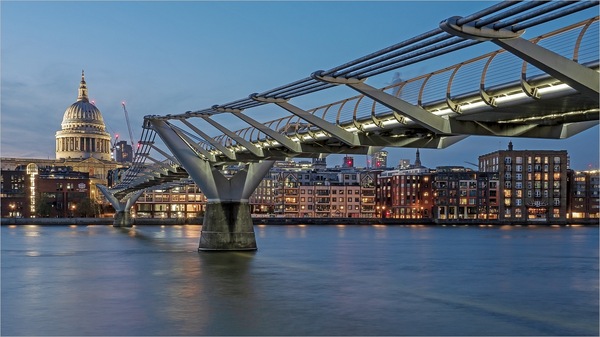 Millennium Bridge und St Paul’s Cathedral