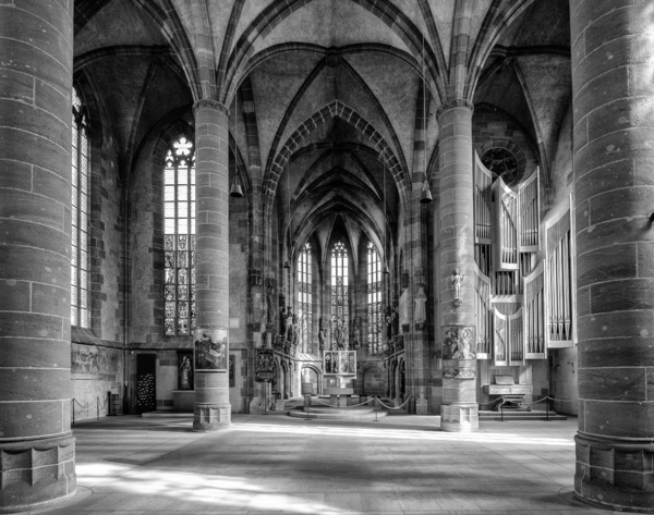 Leergeräumte Frauenkirche (3)...