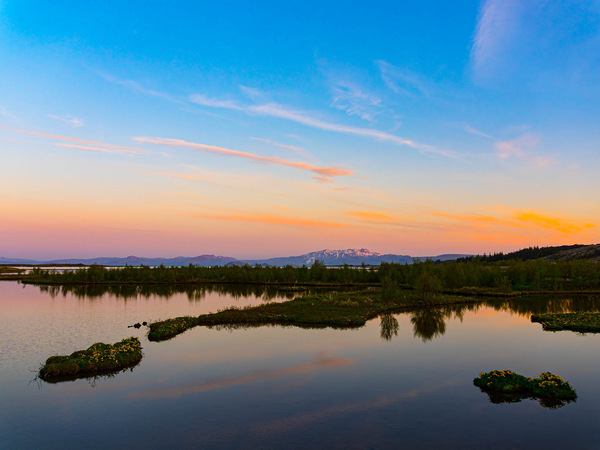 Sonnenuntergang und -aufgang gleichzeitig