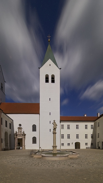 Oly_Freising_Domberg_05__Mai 24 2025-DeNoiseAI-severe-noise