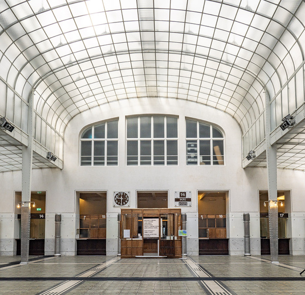 großer Kassensaal