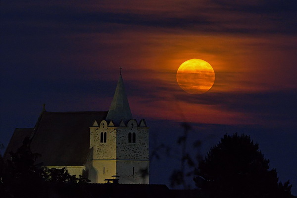 Erdbeermond