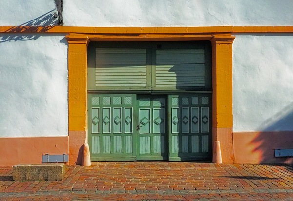 Das prächtige Hoftor eines Weingut in Freinsheim