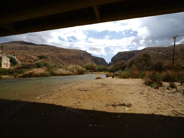 Blick vom Strand in die Petres Gorge