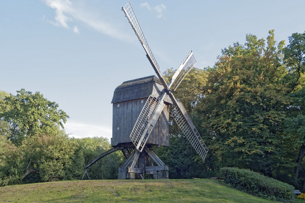 Historische Bockwindmühle von 1701