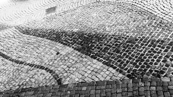 WT -26KW 04/05 Diagonale und gewellte Geometrie